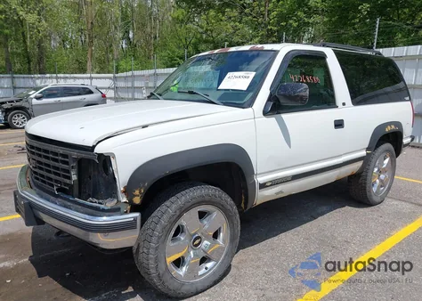 1998 Chevrolet Tahoe from USA, damaged, VIN 3GNEK18R4WG141013